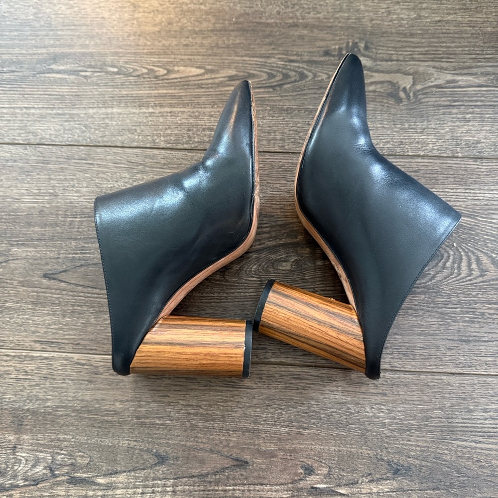BCBG MaxAzria Antonia Black Leather Pointed-Toe Mule with Wood Block Heel
6.5 - Picture 11 of 11